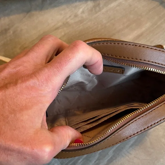 Michael Kors Brown Belt Bag with Cream Strap. Jet set pebble leather belt bag - Picture 3 of 5